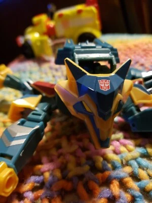 Hasbro Transformers Bumblebee Cyberverse Adventures Deluxe THUNDERHOWL - Image 1 of 4