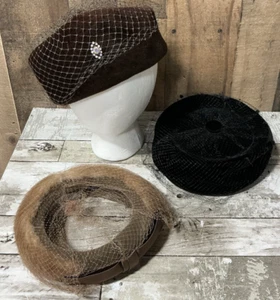 Sombrero Pastillero Vintage Mujer Negro Marrón Terciopelo Con Red Mediados de Siglo Lote 3 - Imagen 1 de 14