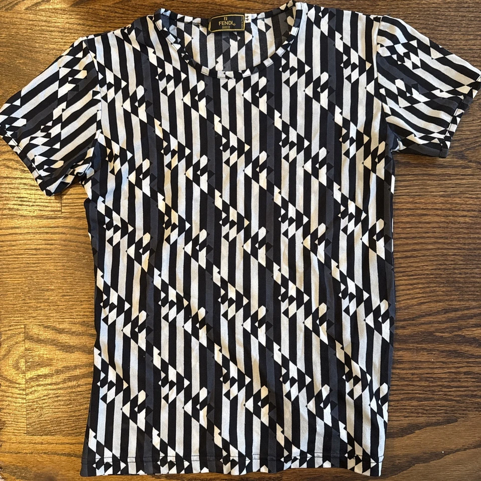 Camiseta Fendi Para Mujer Vintage Estampado Zucca Nylon Talla 44 Hecha en Italia XS Pequeña Foto 1 de 3