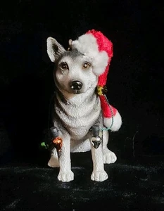 Mini estatuilla pintada a mano husky de Navidad de colección adorno negro/blanco ojos marrones - Imagen 1 de 5