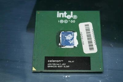 INTEL Celeron  SL3XW 633 MHz SOCKET 370 CPU PROCESSOR green fiber - Image 1 of 2