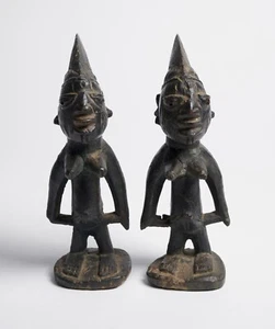Antique Yoruba Ibeji pair - early 20th century Nigeria African tribal art - 23cm - Picture 1 of 7