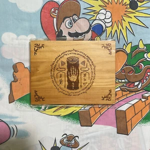 Legend of Zelda: Tears of the Kingdom Holzplakette Vorbesteller Bonus versiegelt - Bild 1 von 2