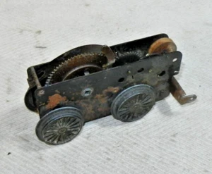 Motore treno giocattolo Windup a orologeria calibro O Marx - FUNZIONA e ha ruota scintillante! - Foto 1 di 7