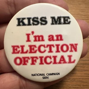 Vintage "KISS ME I'm An Election Official" National Campaign Button Pinback Pin - Bild 1 von 6