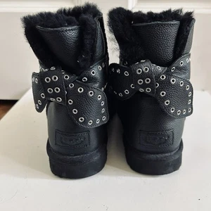 UGG CAMERON BLACK CLASSIC BAILEY BOW SHORT BOOT USA 8 - Picture 1 of 9