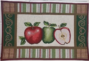 TAPPETINO/TAPPETO CUCINA TAPPEZZERIA (20"x30") MELE VERDI E ROSSE, rettangolare, HC - Foto 1 di 15