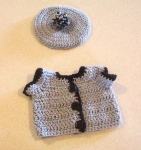 Conjunto de suéter y sombrero de muñeca gris y negro ganchillo a mano muñecas de 16"-18" - Imagen 1 de 2
