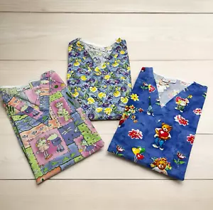 Vintage Scrub Tops Lot of 3 L/XL Pockets Bears With Hearts Dragonflies Flowers - Picture 1 of 9