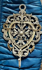 Collette et Cie Ornate Victorian Style Enameled Embellished Floral Wall Hook - Picture 1 of 3