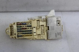 1989 1990 1991 1992 1993 1994 Mazda MPV FURGONETA TABLERO FUSIBLES RELÉ CAJA 2,6 L A/T - Imagen 1 de 9