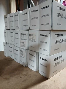 18 scatole - TOSHIBA Staple-1600 3000 x 3 cartucce OEM spedizione gratuita - Foto 1 di 1