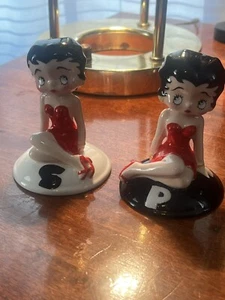 Vintage Betty Boop Salt and Pepper Shakers by King Features 2000 - Picture 1 of 4