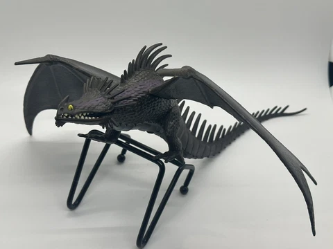SpinMaster Dreamworks How to Train Your Dragon Defenders of Berk 13”SKRILL 2013 Cover