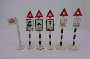 6x Vintage Druckguss Straßenschilder - HumpBridge Crossing School BusStop Junction - Bild 1 von 8