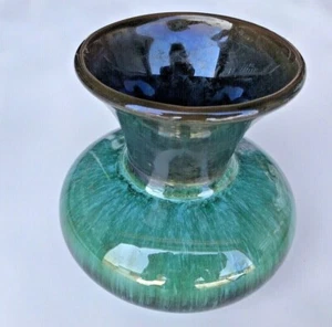 1 Vintage Blue Mountain Pottery Vase BMP Ceramic Flower Arranging Decor - Picture 1 of 2