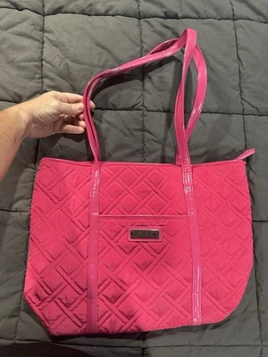 Bolso de Mano Vera Bradley Rosa Caliente Acolchado de Microfibra Bolso de Hombro Grande Cartera Limpia Foto 1 de 2