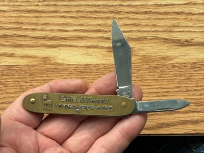 Cuchillo SMITH & WESSON EE. UU. "LEADERS STAND ALONE" 1/5000 Hecho Navaja 1999 Foto 1 de 4