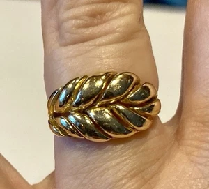 Beautiful Vintage 14k Yellow Gold Domed Leaf Ring, Size 6 - Picture 1 of 9