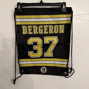 Nueva Mochila Boston Bruins 37 Bergeron con Cordón Negra Amarilla Hockey NHL - Imagen 1 de 5