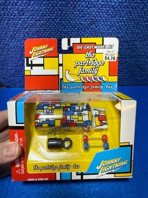 Kit modelo diecast Johnny Lightning The Partridge Family Bus Foto 1 de 4