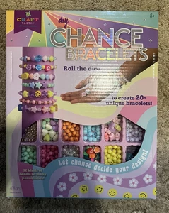 Craft-Tastic Chance Armbänder 20+ einzigartige Armbänder Neu im Karton - Bild 1 von 2