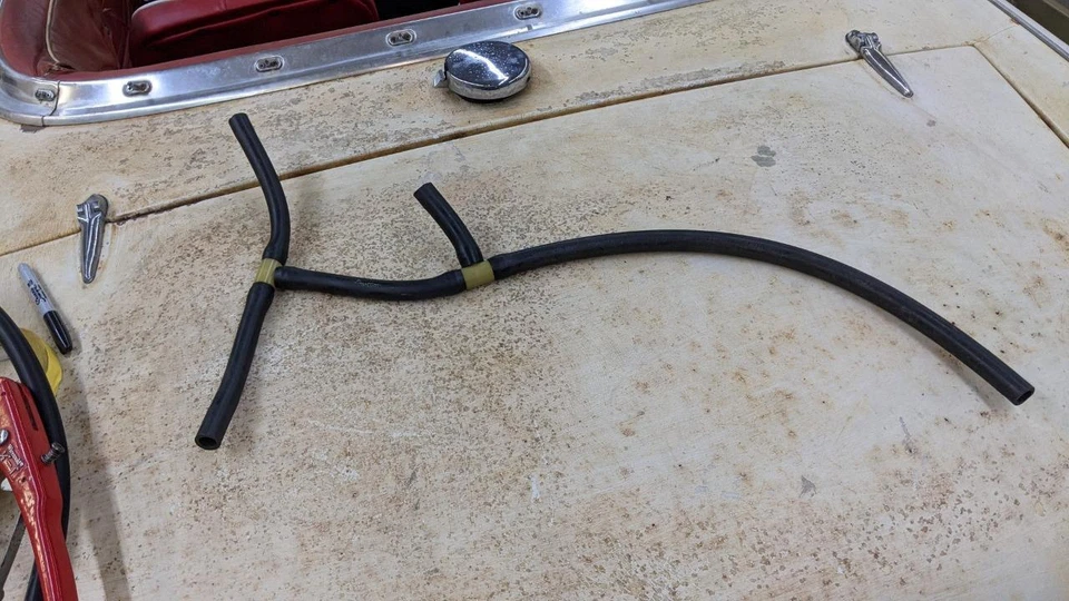 Triumph TR6 силиконовый эмиссионный шланг 71-76 - Изображение 1 из 1