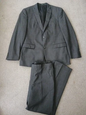 Bar III Gris Oscuro 100% Lana Traje Dos Piezas 42R Chaqueta 36x30 Pantalones Diseño Único Foto 1 de 4