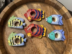 Anelli tovagliolo pesce tropicale vintage anni 80 legno ceramica dipinto a mano set di 6 - Foto 1 di 11