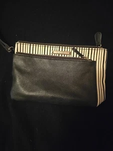 Nine West Gold Metallic Wristlet Purse Clutch Bag - Full Zip Snap Closure - Picture 1 of 3