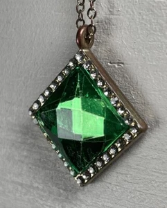 Vintage Green Stone w/CZ diamonds Women Jewelry Gold Tone Pendant Necklace - Picture 1 of 7
