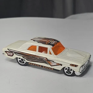 Coche diecast blanco Hot Wheels Ford Thunderbolt Reptile Eater Serpent Cyclone - Imagen 1 de 9