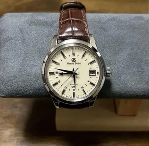 SBGM221 SEIKO GRAND SEIKO MECHANICAL GMT ELEGANCE COLLECTION DIAL BEIGE - Picture 1 of 10