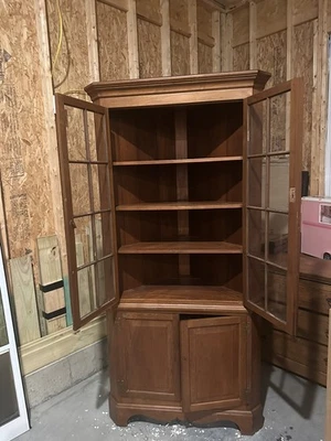 SUTERS of Virginia Chippendale Corner Caninet - Image 1 of 4