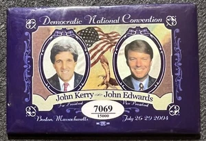 Pinback de jugada 2""x3"" KERRY/EDWARDS 2004 DNC EDICIÓN LIMITADA #7069/15000 USADO - Imagen 1 de 2