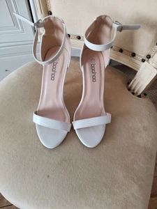 Boohoo White Ankle Strap Shoe Size 4 - Picture 1 of 3