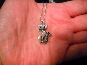 Neu ohne Etikett ~ 1" Zinn Katze Anhänger an 16"-20" Adj Silber Metall Halskette - Bild 1 von 4