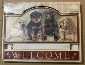 Placa de pared decorativa "Bienvenida" con cachorros, cachorros, perros - 13,5" x 9,875" x 0,625" - Imagen 1 de 9