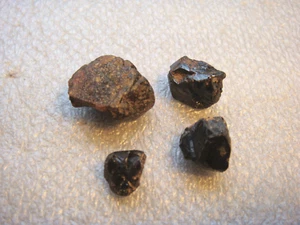 4 x Cassiterite Mineral Specimen Tin Crystals From Elsmore NSW 22 grams (1) - Picture 1 of 5