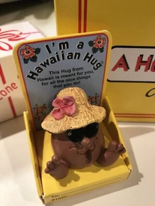 "I'm a Hawaiian Hug" - Figurina da collezione The Hug Factory nuova con scatola - Foto 1 di 6