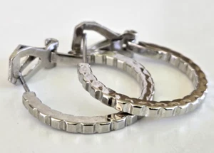 Vintage Textured Thin Silver Tone Hoop Pierced Earrings 7/8" Lever Back - Picture 1 of 8