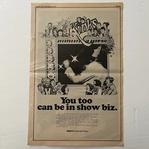 Mit dem Etikett The Kinks EVERYBODY'S IN SHOW-BIZ 1972 11""x17"" Poster Typ Werbung - Bild 1 von 1