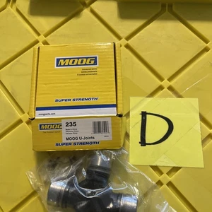 MOOG 235: Universal U-Joint For 2015 Chevrolet Silverado 2500 HD - Bild 1 von 3