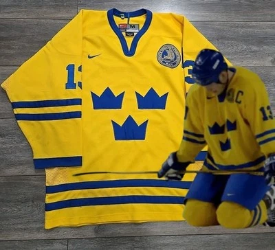 VINTAGE AUTHENTIC MATS SUNDIN MAPLE LEAFS TEAM SWEDEN NIKE HOCKEY JERSEY MEDIUM  - Image 1 of 4
