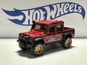 Hot Wheels ‘15 Land Rover Defender (Custom) - Picture 1 of 3