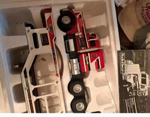 Semirimorchio auto Shinsei Radio Elecon RC alluminio Peterbilt con auto SOLO PEZZI DI RICAMBIO - Foto 1 di 24