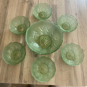 Hellgrün, blickdicht geschliffenes Glas Vintage Servierschale & 6 Dessertschalen Set, 50er Jahre - Bild 1 von 7
