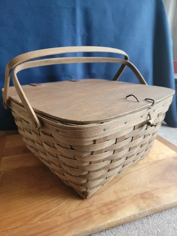 HTF Retired 1982 Longaberger Medium Picnic Basket ~ Hinged Lid ~ Swing Handles Cover