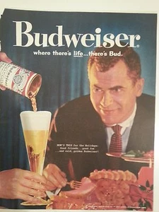 Lata de cerveza Budweiser 1960 vaso hombre comer vacaciones significa anuncio de cerveza original - Imagen 1 de 1
