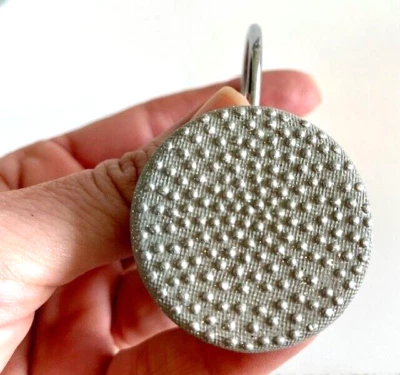 Ganchos para cortina de ducha Avanti círculo punteado, 12 Foto 1 de 4